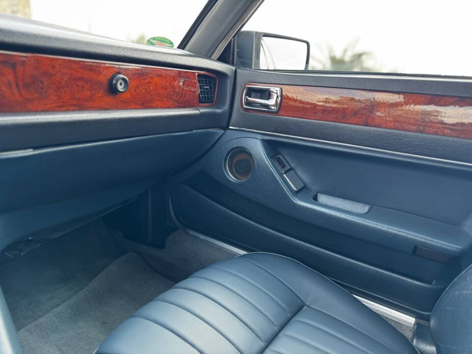Imagen 28/33 de Jaguar XJ6 3.2 (1990)