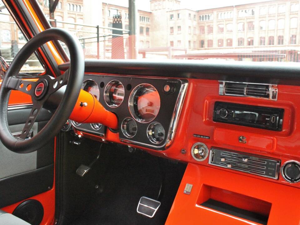 Immagine 14/30 di Chevrolet Suburban (1970)