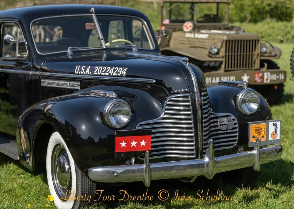 Image 4/8 of Buick Special Series 40 Model 41 (1940)