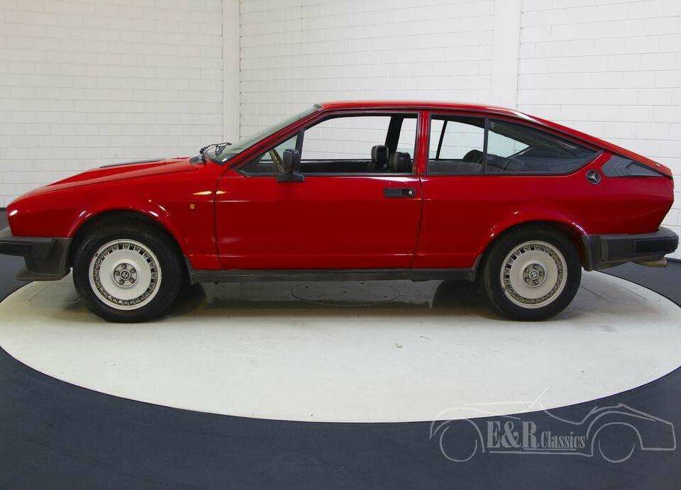 Bild 13/15 von Alfa Romeo GTV 6 2.5 (1981)