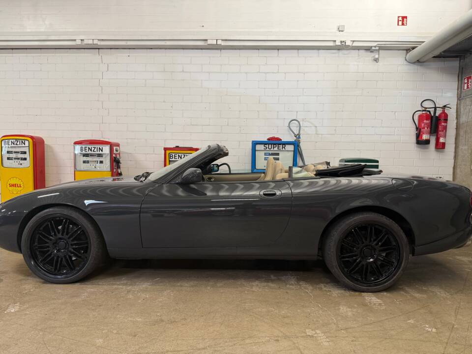 Image 19/21 of Jaguar XKR (1998)