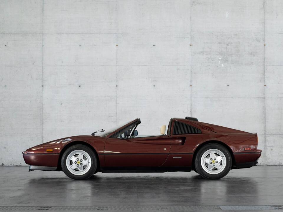 Bild 37/50 von Ferrari 328 GTS (1988)