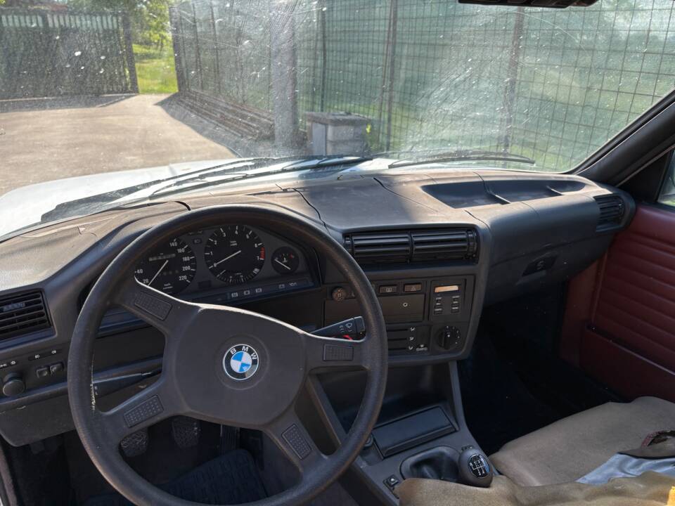 Image 11/14 of BMW 320i (1987)