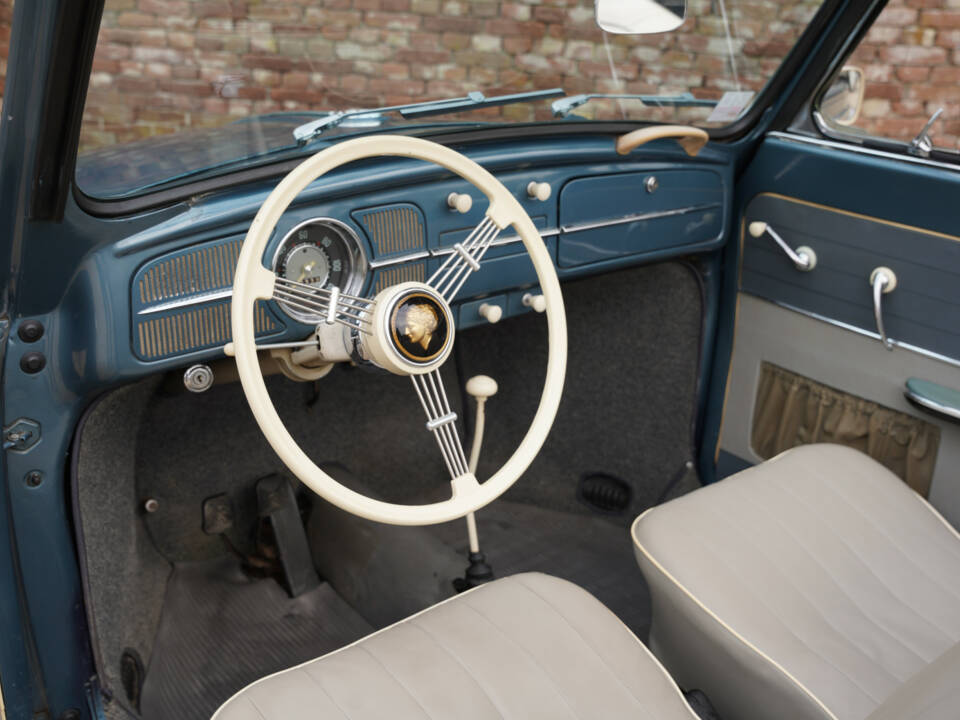 Image 24/50 of Volkswagen Käfer 1200 Cabriolet (1958)