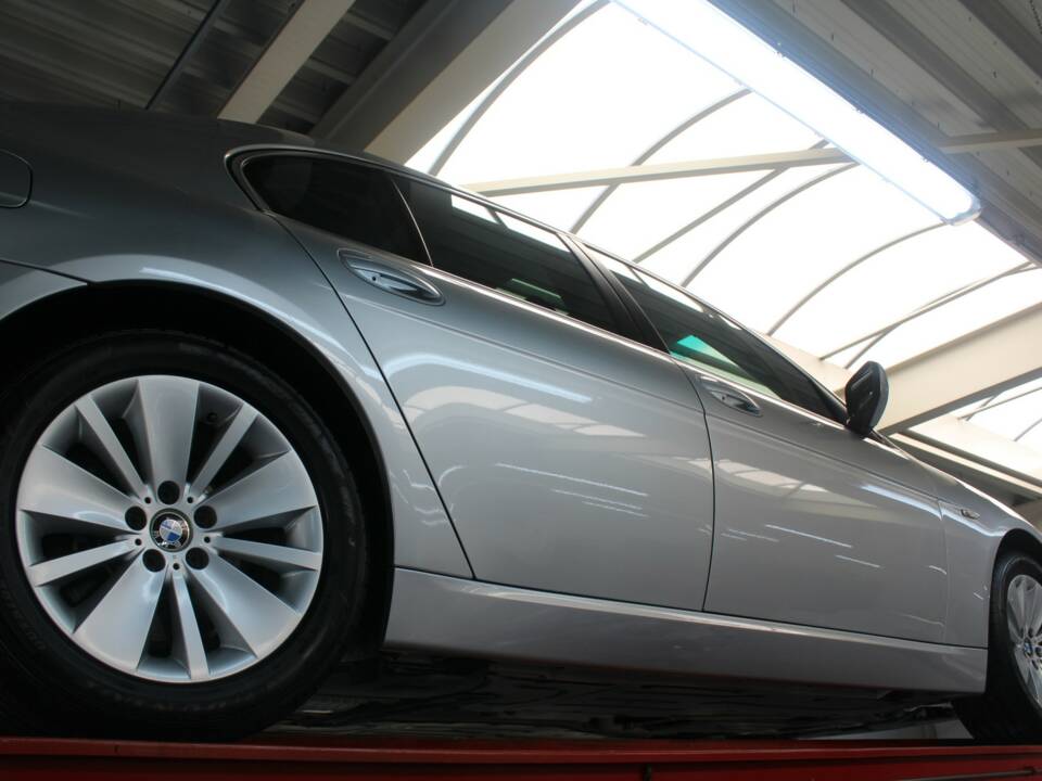 Immagine 9/50 di BMW 750i (2007)