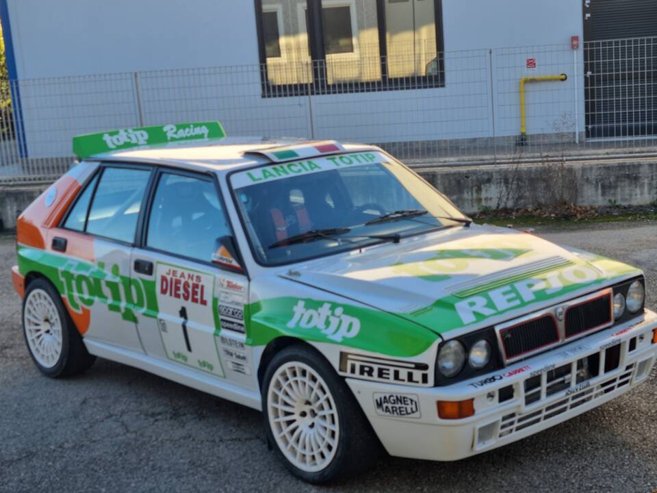 Image 24/33 of Lancia Delta HF Integrale (1988)