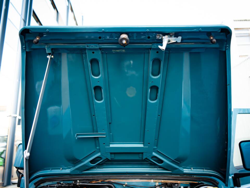 Bild 29/32 von Land Rover Defender 110 300Tdi (1997)