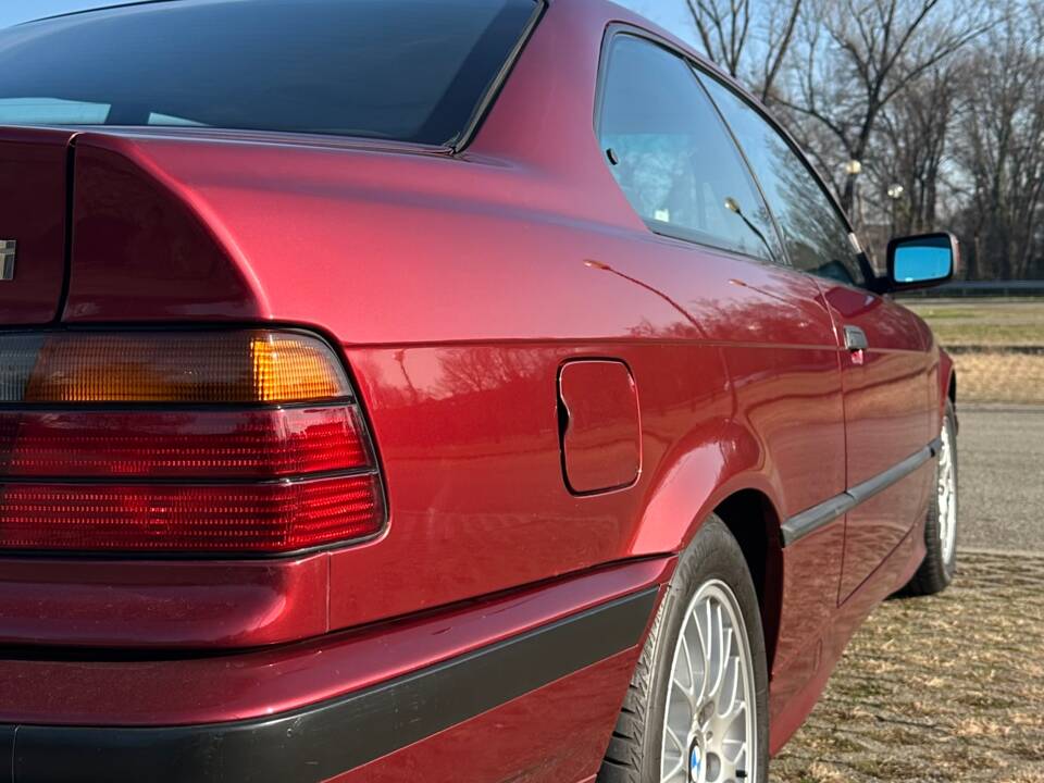 Bild 8/57 von BMW 320i (1993)
