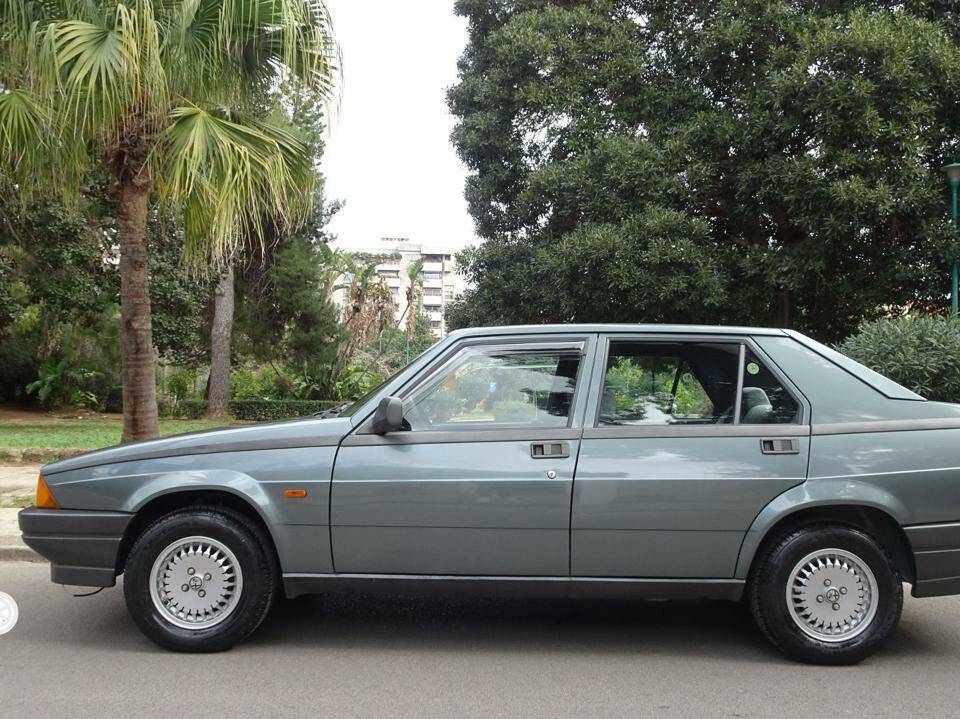 Image 2/10 of Alfa Romeo 75 1.8 (1988)