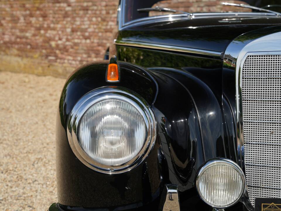 Image 26/50 of Mercedes-Benz 300 S (1953)