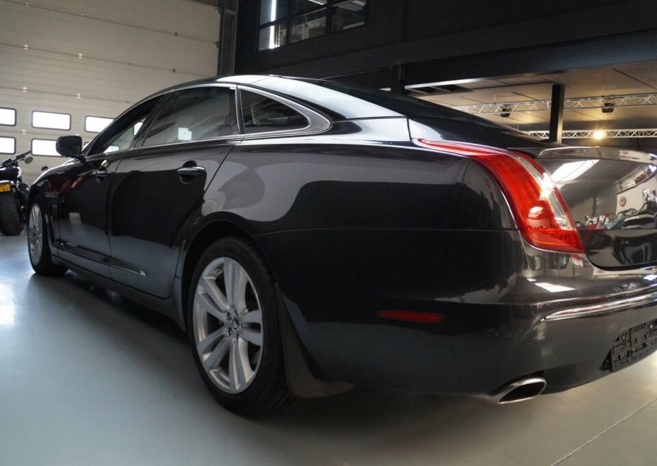 Afbeelding 25/32 van Jaguar XJ 5.0 (2011)