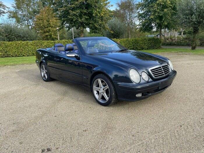 Image 6/7 de Mercedes-Benz CLK 200 (2000)