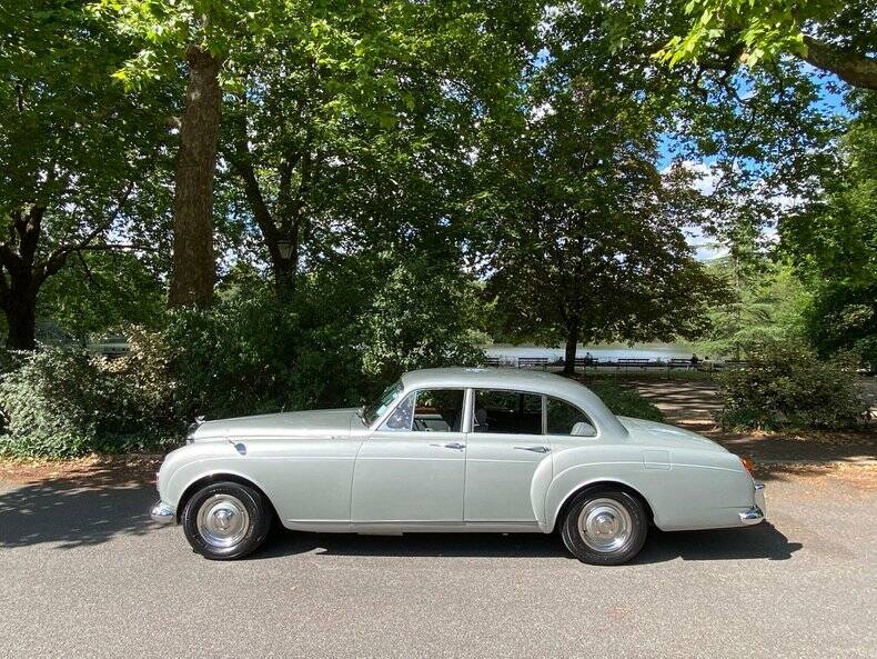 Image 22/50 de Bentley S 3 Continental Flying Spur (1963)