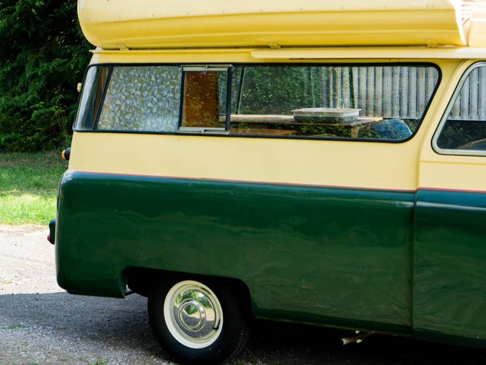 Image 38/50 of Bedford CA Dormobile (1961)