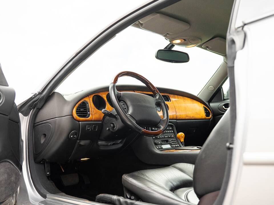 Bild 19/37 von Jaguar XKR (2001)