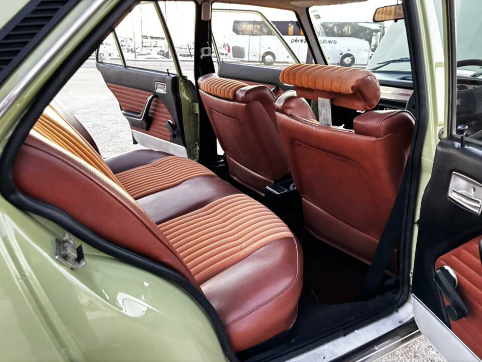 Image 26/55 de Peugeot 504 GL (1979)