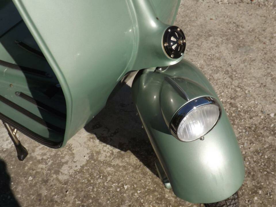 Image 18/44 of Piaggio Vespa 125 (1951)