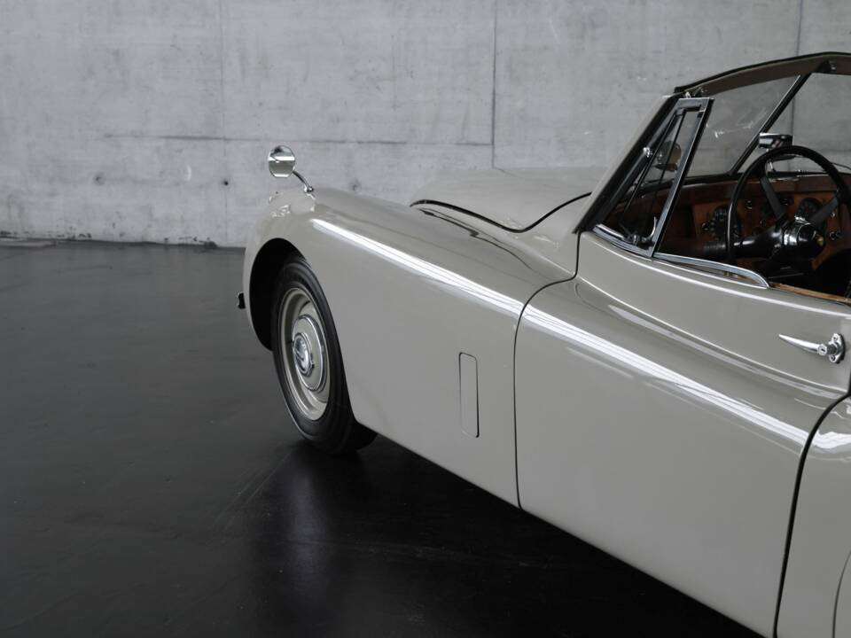 Bild 45/50 von Jaguar XK 120 DHC (1953)