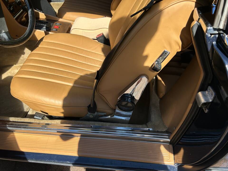 Image 22/50 of Mercedes-Benz 380 SL (1983)