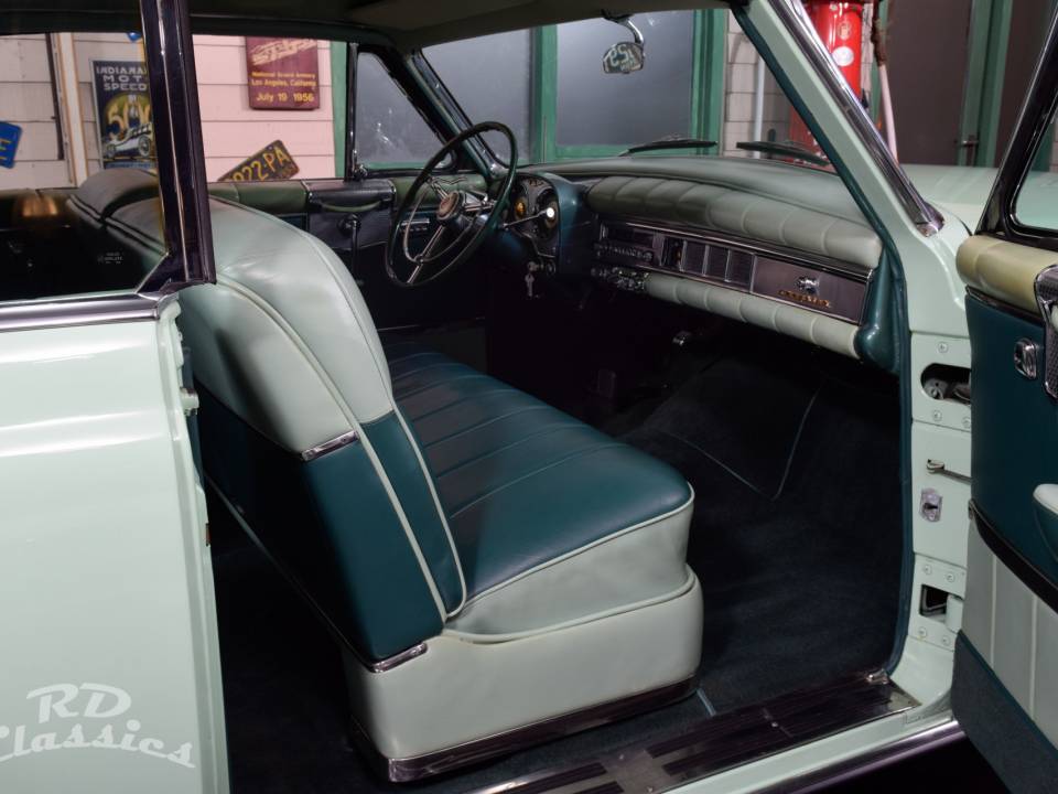 Image 20/50 of Imperial Custom Coupé (1954)
