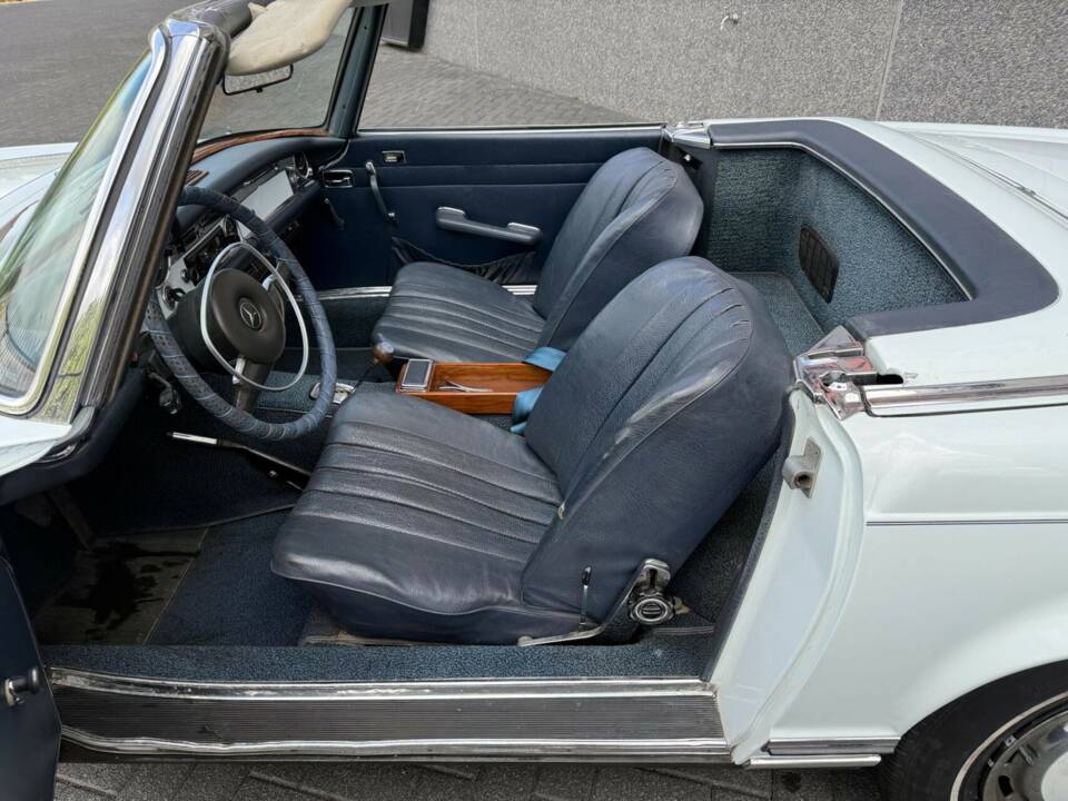 Image 27/50 of Mercedes-Benz 280 SL (1968)