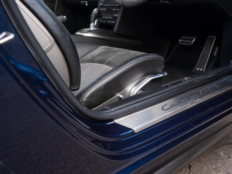 Image 38/54 of Porsche 911 Carrera GTS (2011)
