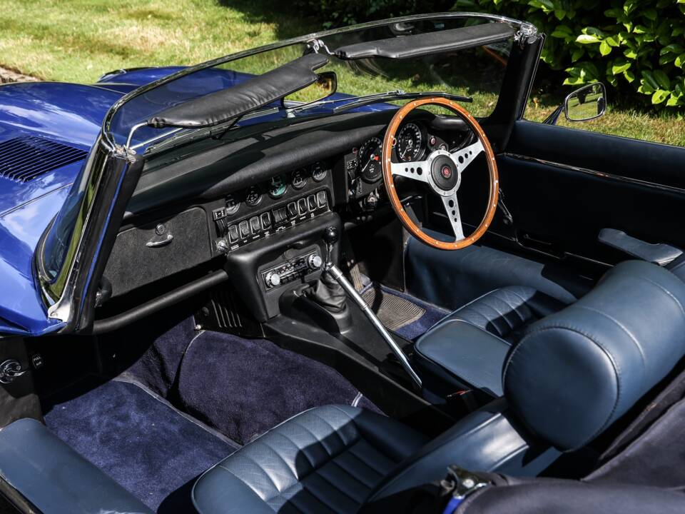 Image 4/43 de Jaguar Type E V12 (1974)