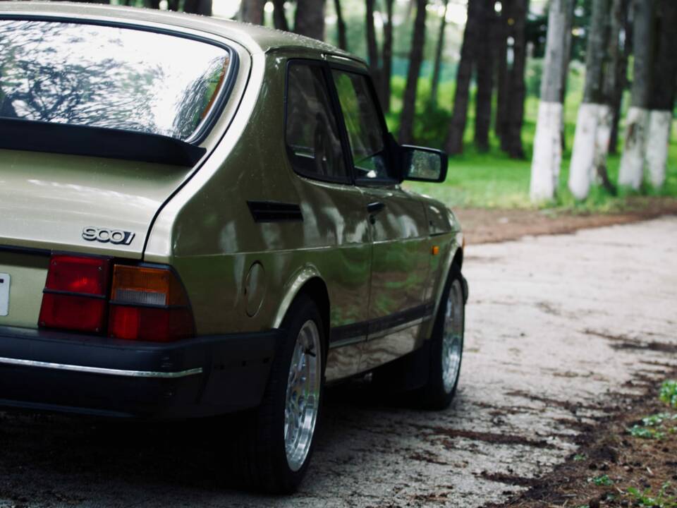 Image 17/50 of Saab 900 (1992)