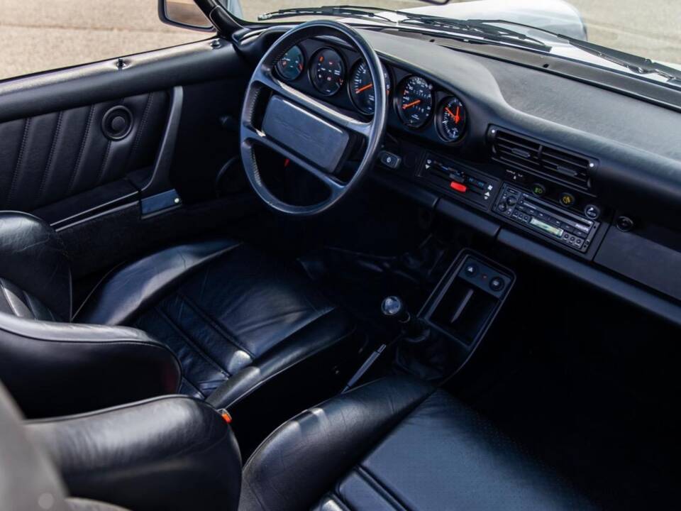 Image 61/132 of Porsche 911 Speedster 3.2 (1989)