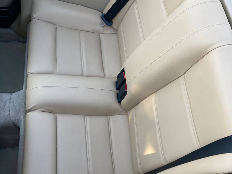 Image 14/23 of BMW 320i (1989)