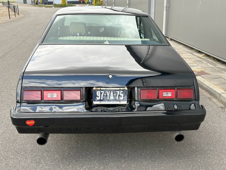 Bild 5/7 von Chevrolet Nova Coupe (1976)