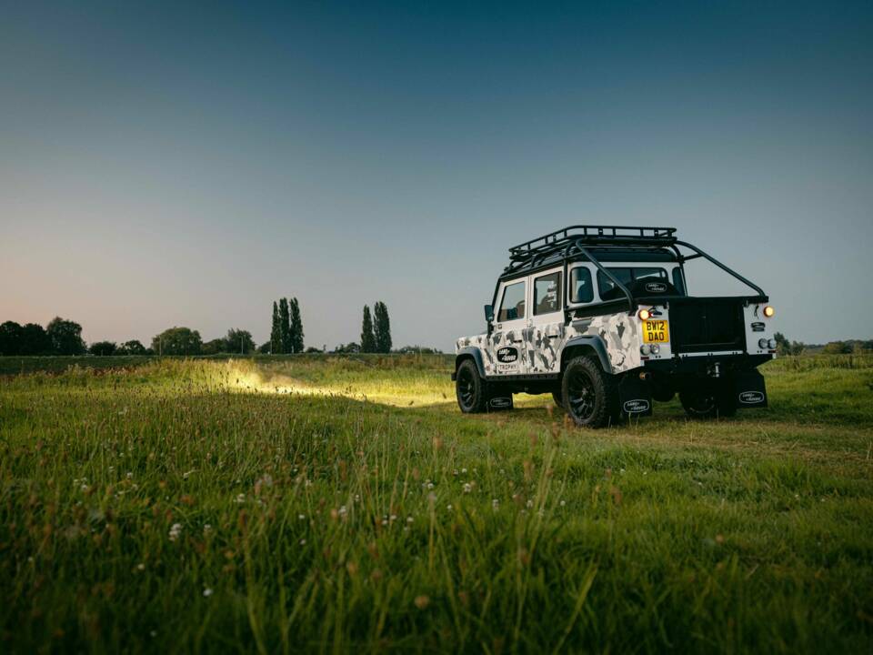 Bild 33/42 von Land Rover Defender Works V8 Trophy (2012)