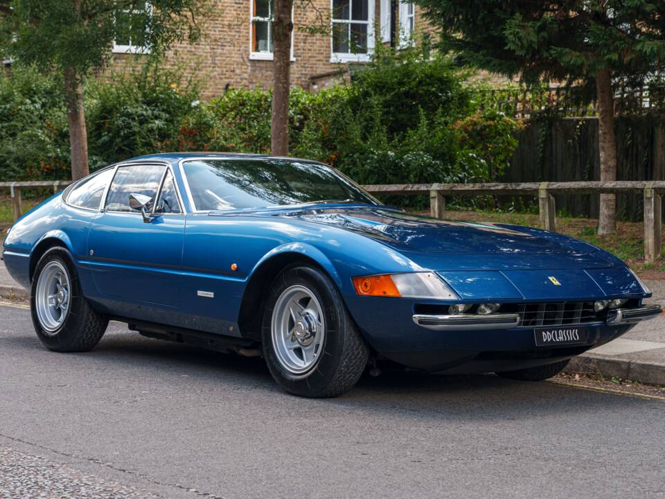 Afbeelding 2/26 van Ferrari 365 GTB&#x2F;4 Daytona (1971)