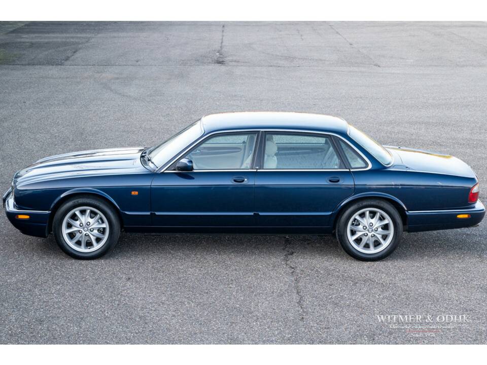 Bild 2/34 von Jaguar XJ 8 4.0 Executive (1999)