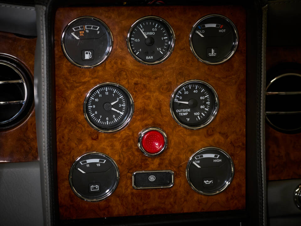 Image 43/77 of Bentley Azure (2001)