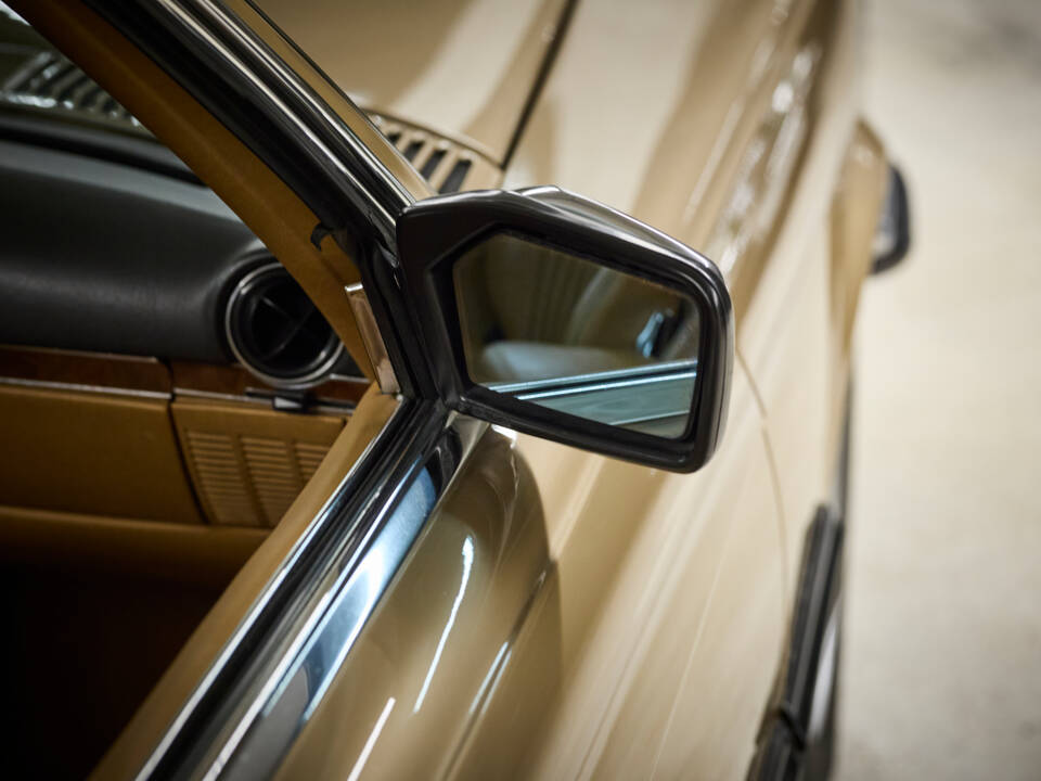 Image 40/99 of Mercedes-Benz 300 SL (1987)