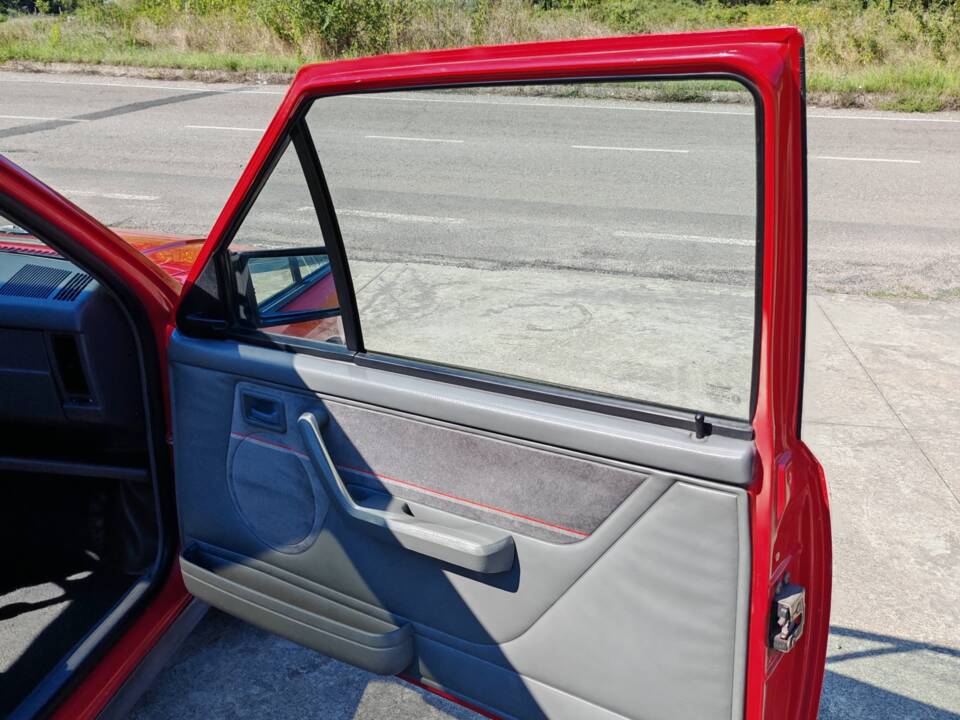 Bild 18/36 von Opel Corsa 1.6 GSi (1989)