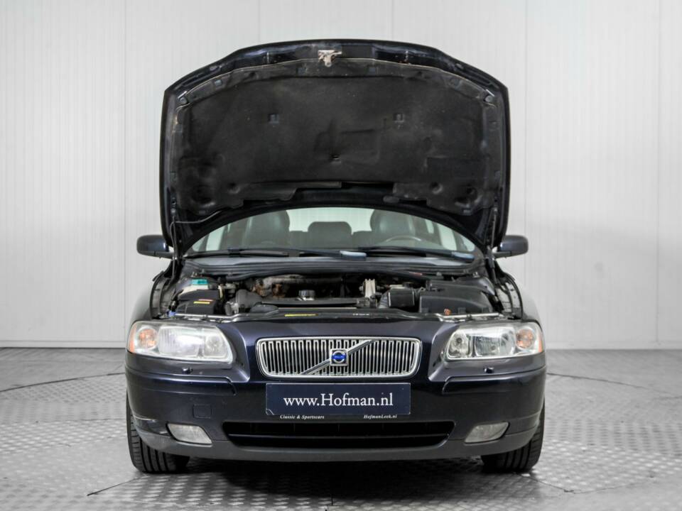 Bild 38/48 von Volvo V 70 2.4 (2006)