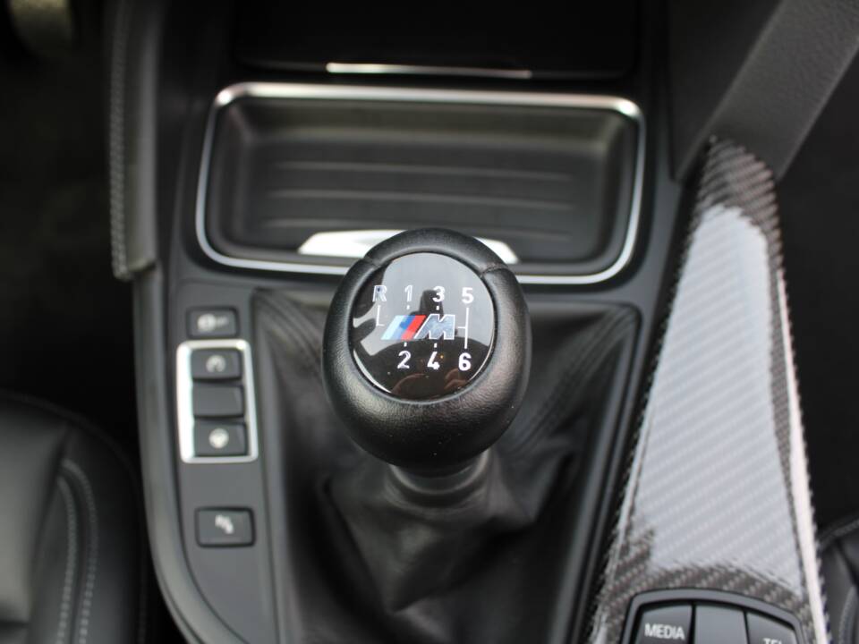 Image 52/98 of BMW M4 (2014)