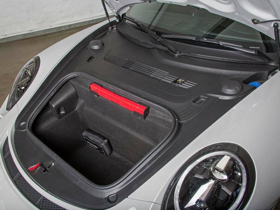 Image 16/25 de Porsche 911 GT3 Touring (2018)