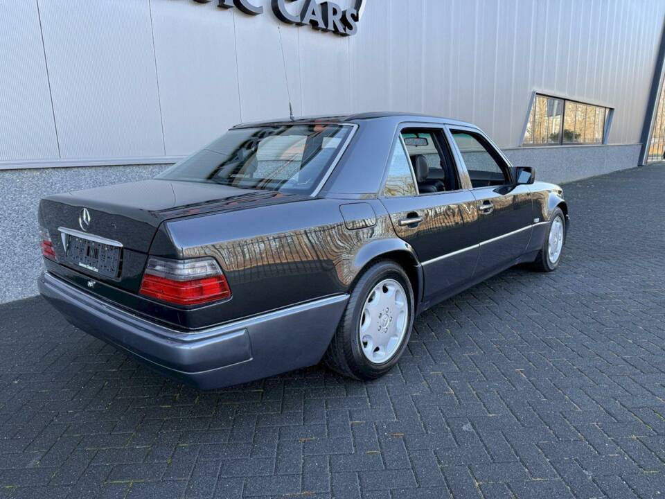 Bild 9/36 von Mercedes-Benz 500 E (1991)
