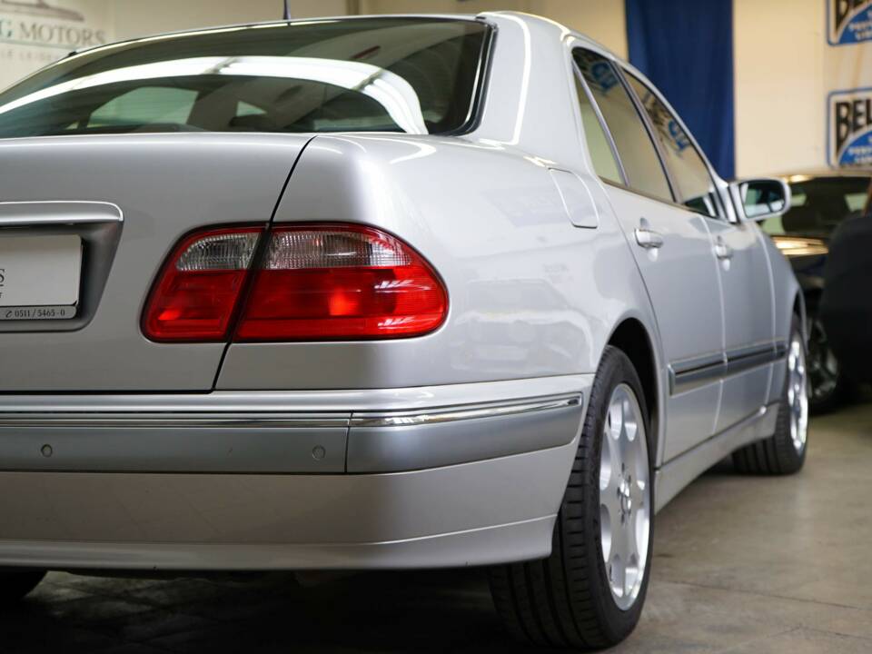 Bild 13/38 von Mercedes-Benz E 200 Kompressor (2001)