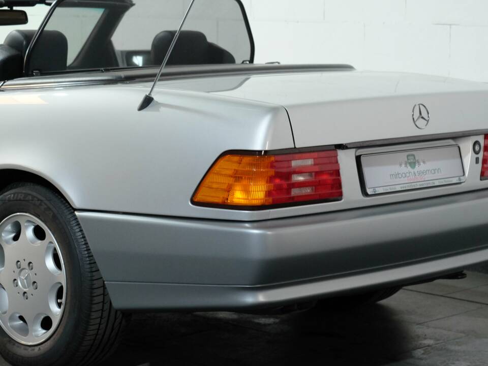 Image 29/51 of Mercedes-Benz 500 SL (1992)