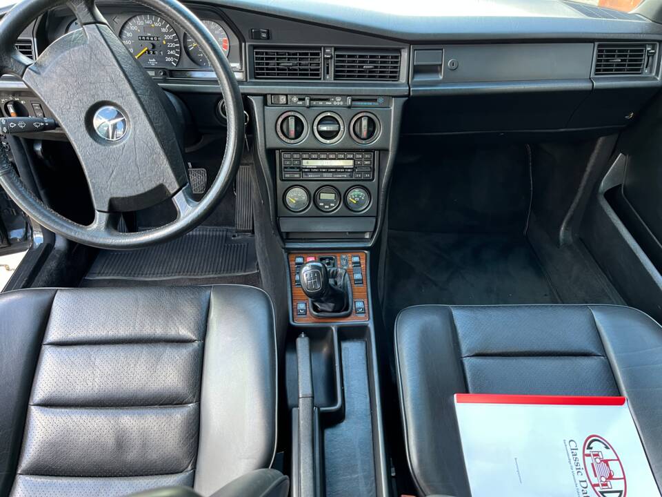 Image 15/21 of Mercedes-Benz 190 E 2.3-16 (1987)