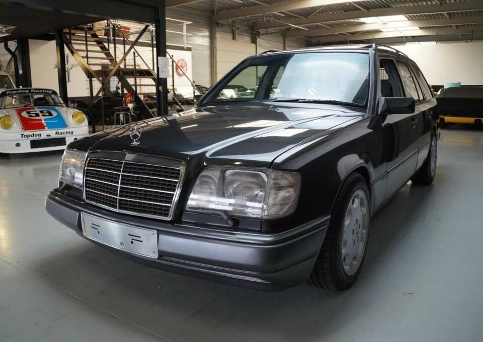 Bild 40/50 von Mercedes-Benz E 280 T (1994)