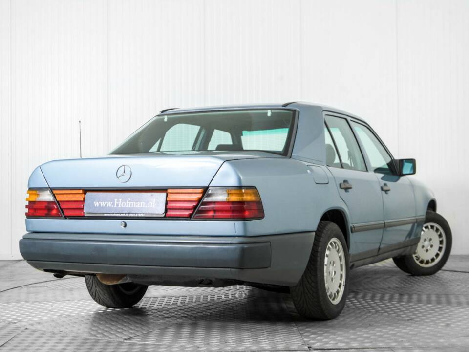 Bild 41/50 von Mercedes-Benz 230 E (1985)
