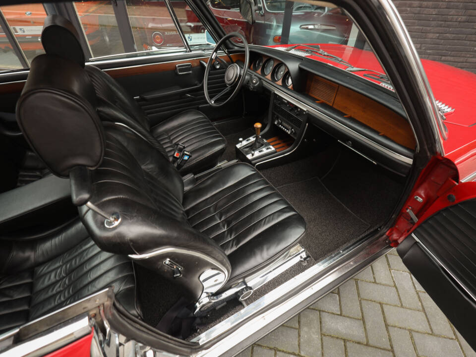 Image 13/96 of BMW 3.0 CS (1971)