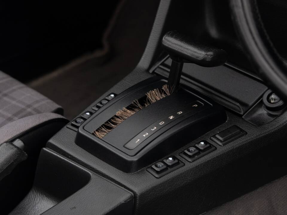 Image 20/50 of BMW 320i (1987)