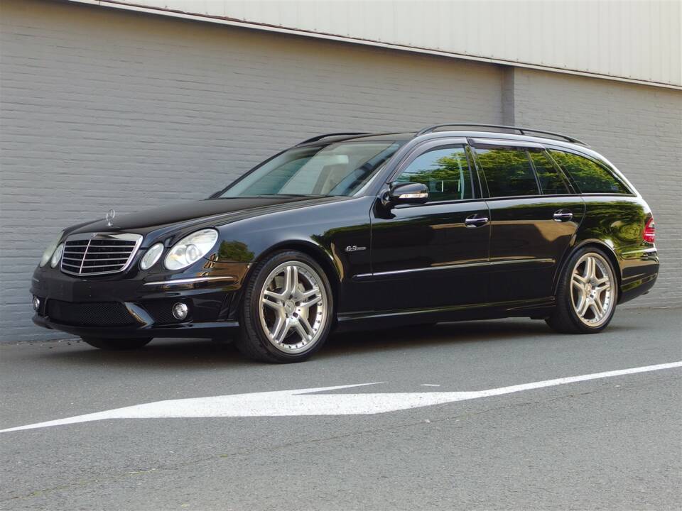 Image 2/98 of Mercedes-Benz E 63 AMG T (2008)