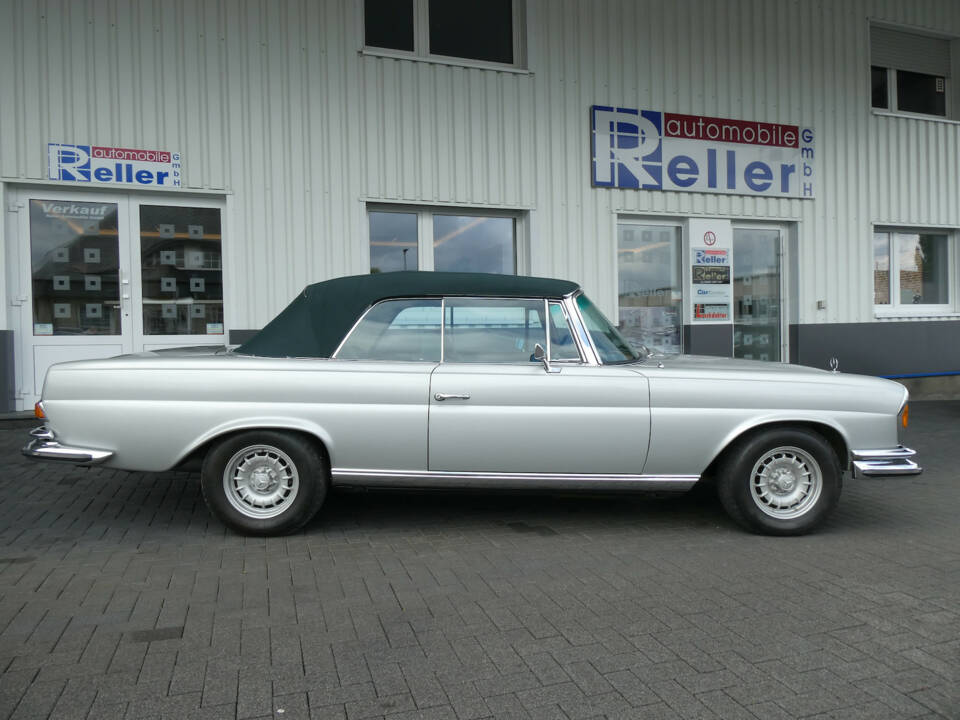 Image 7/31 of Mercedes-Benz 280 SE 3,5 (1970)